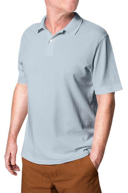 hombre vestido con prendas basicas de polo gris